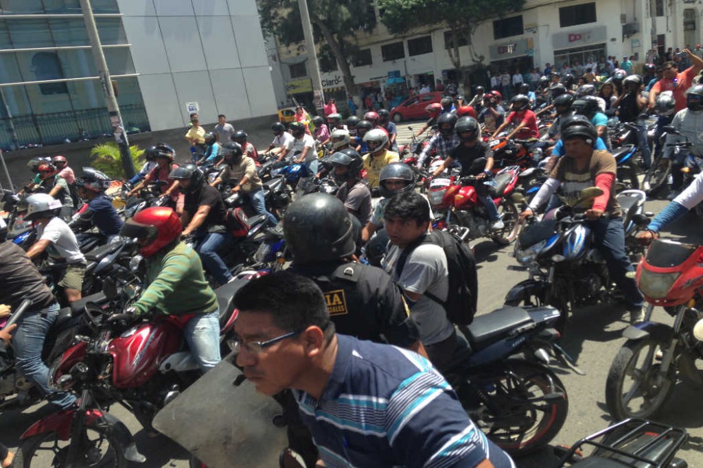 casco cerrado marcha