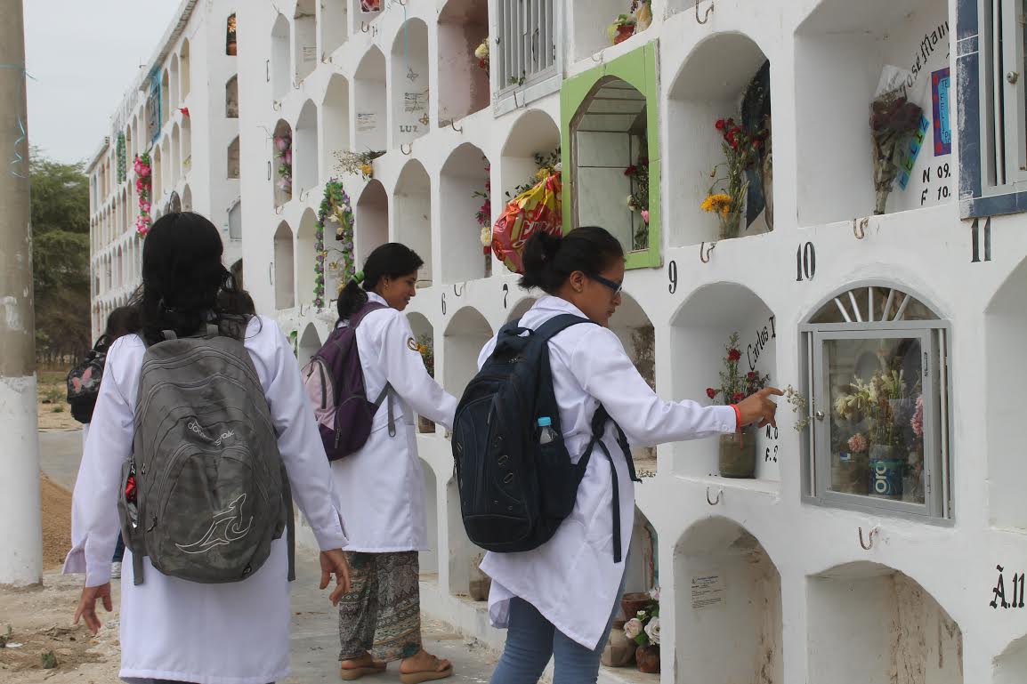 estudiantes UNP cementerio