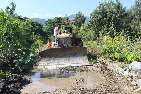 trocha carrozable Suyo