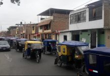 Decenas de taxistas y mototaxistas de Piura protestan contra medidas municipales