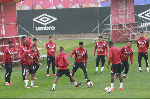 Perú entrena