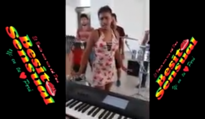 video-joven-besito-sensual