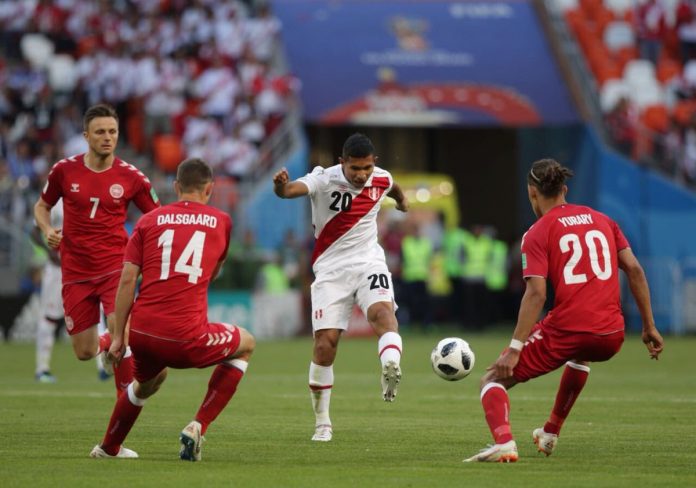 flores-seleccion-peruana-dinamarca-mundial