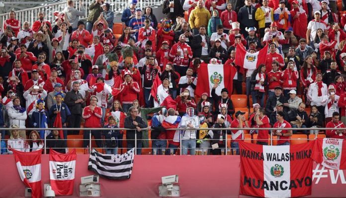 hinchada-peruana