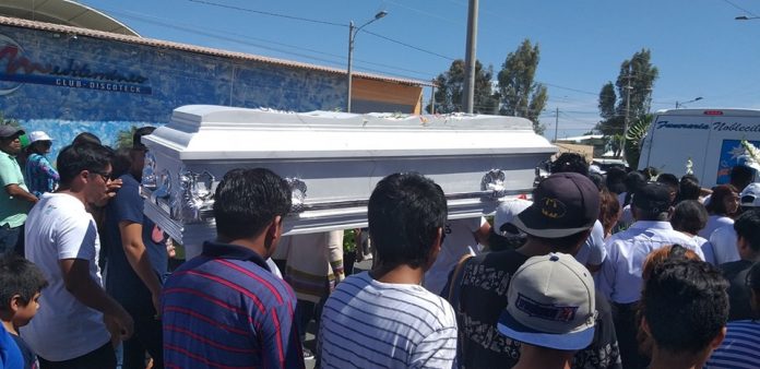 sepelio_chica_muerta_ríoChira