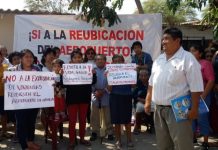 Con plantón en exteriores del aeropuerto, familias de Talarita, rechazan trabajos de ampliación
