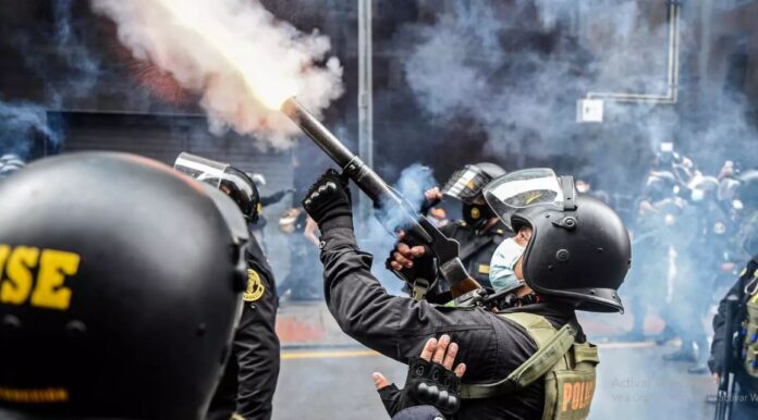 POLICIA REPRESIÓN PROTESTAS