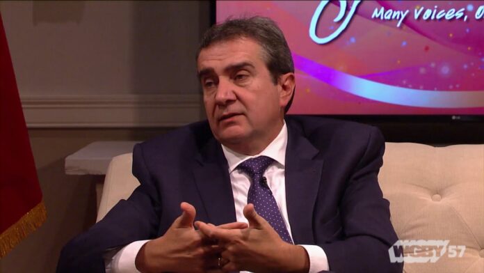 José Eduardo González.