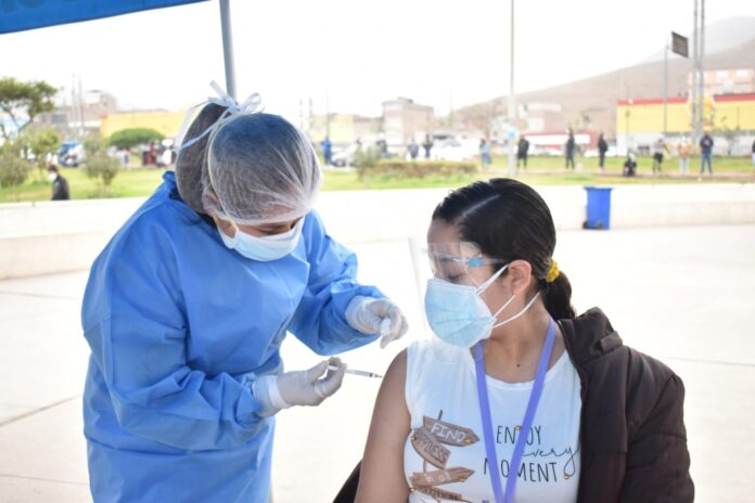 vacunacion joven referencial 02