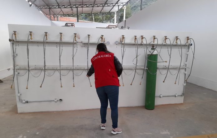 Auditora del OCI Diresa realiza visita a planta de oxígeno en Huancabamba Piura