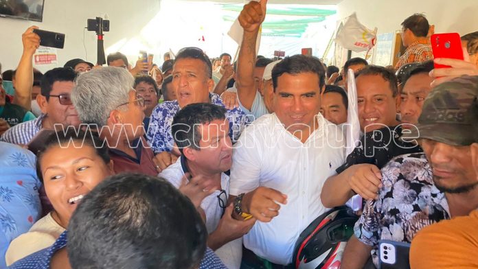neyra El candidato de Contigo Región recibió los resultados acompañado de sus simpatizantes. / Foto: Diego Castro.