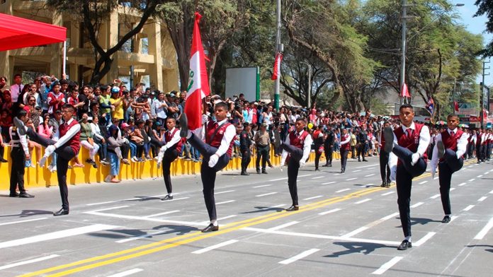 Desfile escolar en Piura Cierran Av. San Martín por desfile escolar regional este 24 de julio