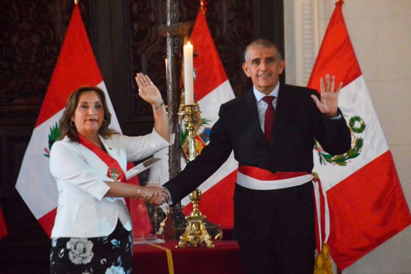 Victor-Manuel-Torres-Falcon-y-Dina-Boluarte-DIARIO-EXPRESO-II