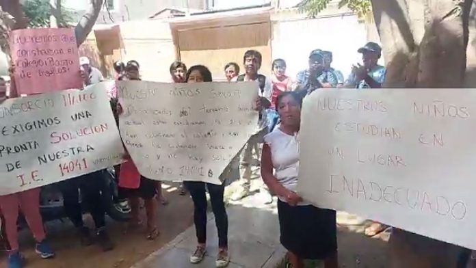 Docentes y padres de la I.E. 14041 de Narihualá exigen colegio terminado