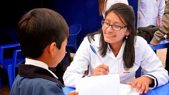 Psicólogos anuncian plantón por ley 31902 y por piden trabajar en colegios