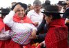 Boluarte retirará cargos contra mujer que la agredió en Ayacucho