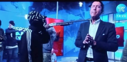 Ecuador: sujetos armados irrumpieron en canal de TV y secuestran a trabajadores