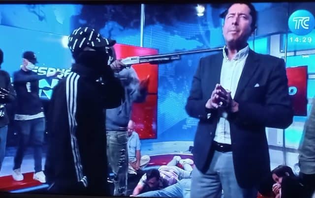 Ecuador: sujetos armados irrumpieron en canal de TV y secuestran a trabajadores