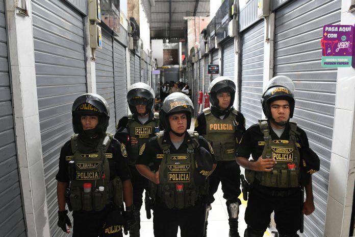 policías PNP El 84.1 % de policías califican su desempeño como "excelente" y "muy bueno"