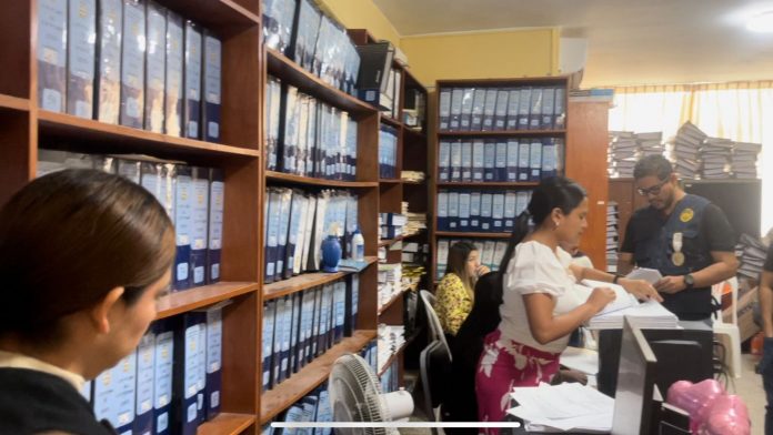 Fiscales y PNP continúan allanamiento de municipalidad de La Unión