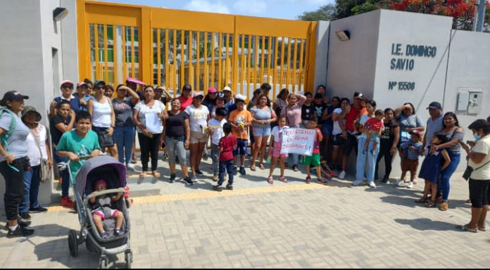 Talara: padres de familia exigen a la ANIN la entrega del colegio Domingo Savio