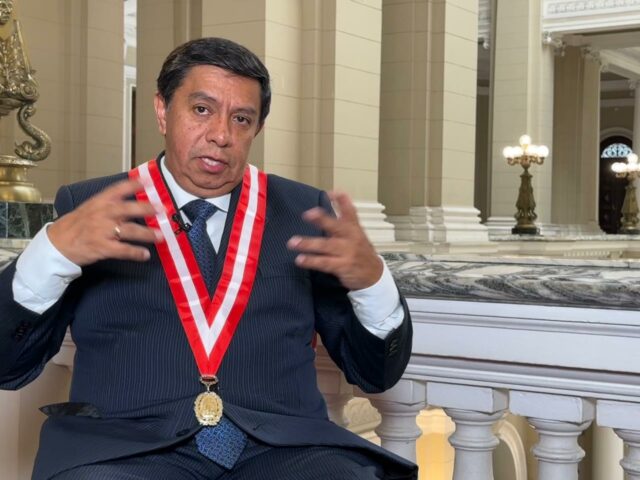 Delito de colusión representa el 25% de las denuncias contra funcionarios públicos, según juez supremo penal