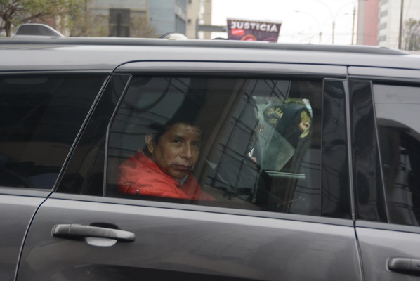 Pedro Castillo sufre descompensación y es trasladado al Hospital II de Vitarte