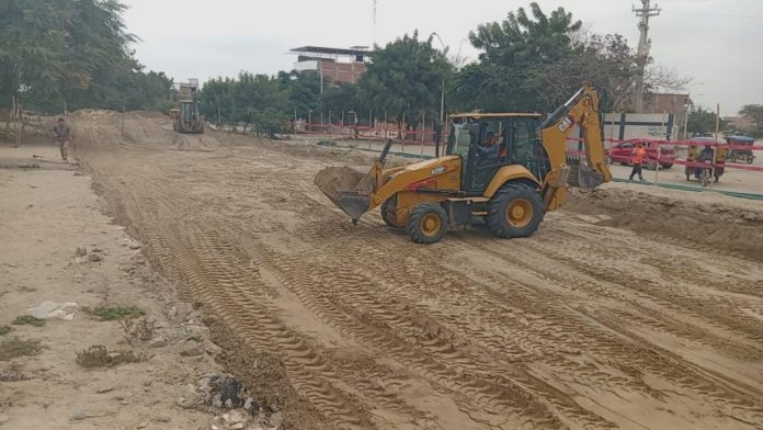 Vecinos de Los "Dos Grifos" y "Cinco Esquinas" demandan acciones ante problemas de alcantarillado Vecinos de Los "Dos Grifos" y "Cinco Esquinas" demandan acciones ante problemas de alcantarillado