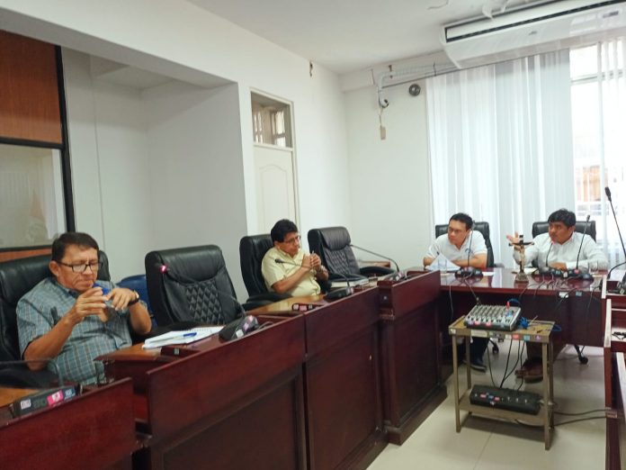 Consejero Víctor Sosa pide atención de la DREP Piura ante déficit presupuestario de UGEL Paita para pagar servicios básicos