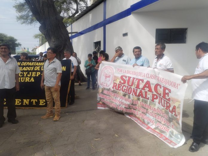 Más de 8 mil docentes exigen al GORE el pago de la deuda social Más de 8 mil docentes exigen al GORE el pago de la deuda social