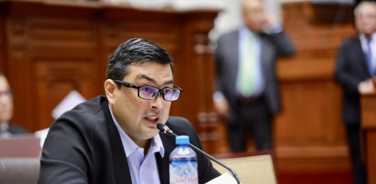 César Revilla pide al Congreso más de S/ 40 mil soles para su defensa legal