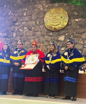 Matemático recibe condecoración de "Doctor Honoris Causa"