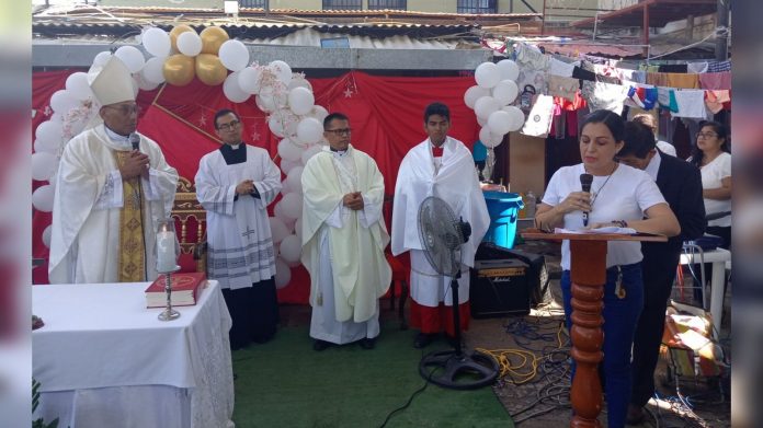 Monseñor visita penal de Sullana