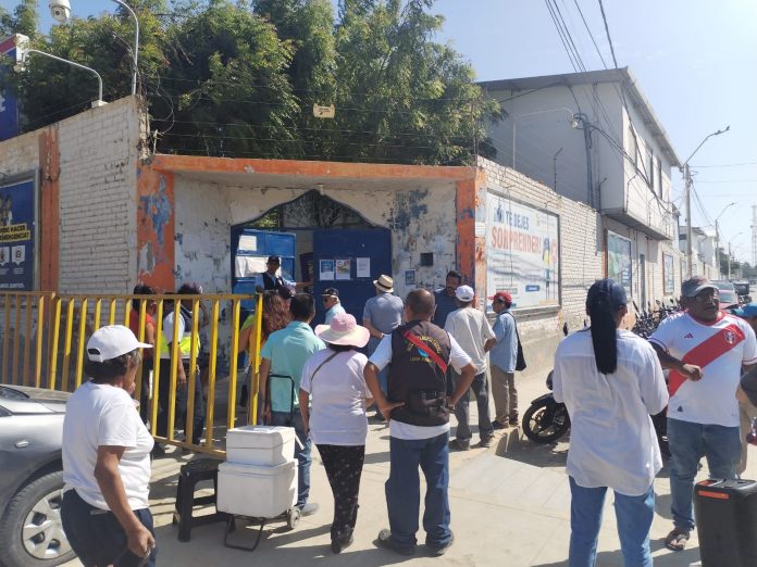 Vecinos del A.H. San Martín exigen al alcalde de Veintiséis de Octubre pistas y veredas