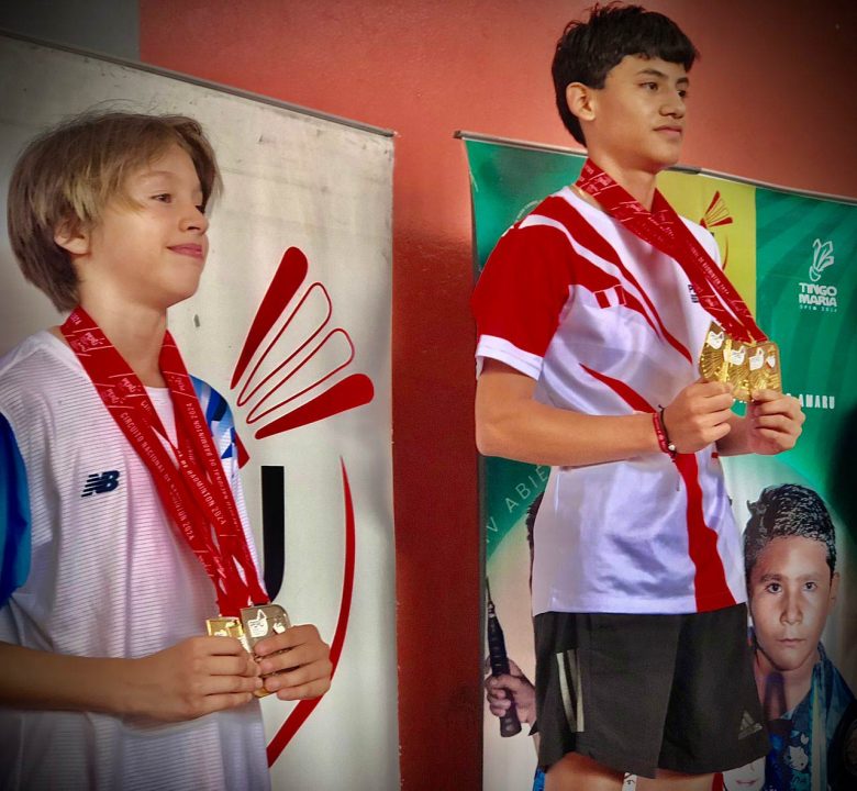 El campeón piurano mostrando sus tres preseas