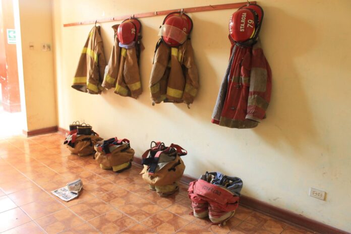 Referencial. Bomberos piden agilizar proyecto para comprar 500 equipos de protección por parte del GORE