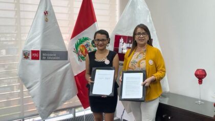 Ninoska Chandía junto a la exministra de Agricultura, Jennifer Paredes. Difusión