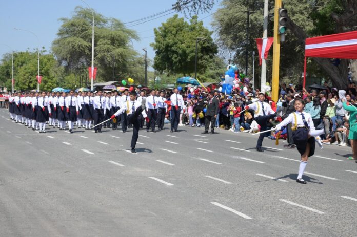Sechura Fiestas Patrias en Piura 2024: I.E. Centenaria Sechura obtiene el primer puesto de desfile escolar regional