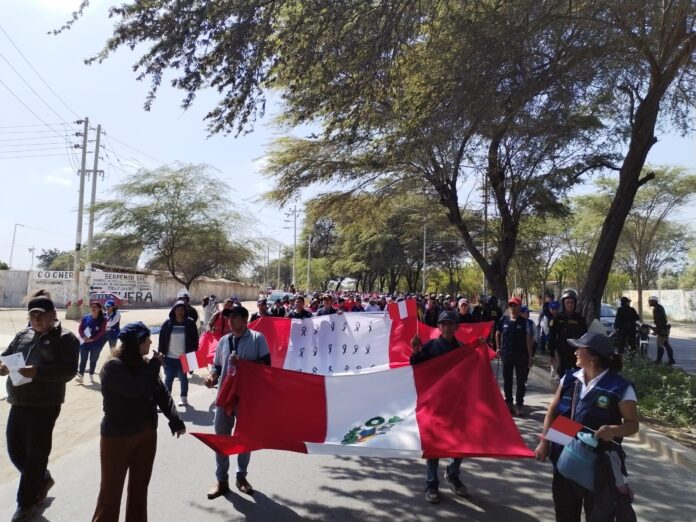 Más de dos mil ronderos y agricultores protestaron contra proyectos mineros