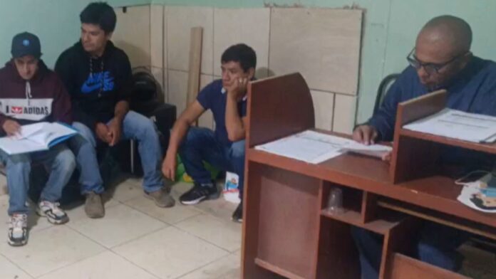 Trabajadores municipales de Pacaipampa denuncian incumplimiento de pago salarial desde marzo