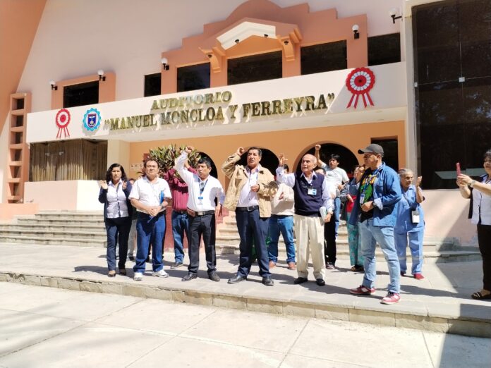 trabajadores universitarios unp Trabajadores administrativos de la UNP exigen el cumplimiento de beneficios laborales