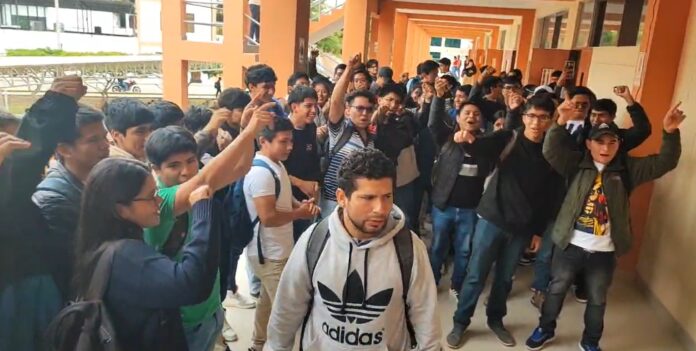 Estudiantes UNP alistan huelga para exigir la vacancia de Santos Montaño