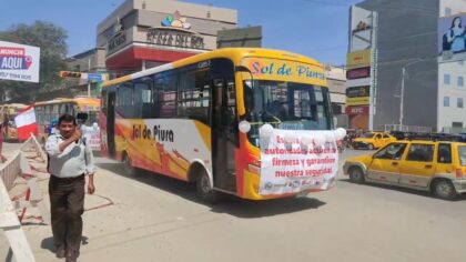 Buses en avenida Gulman con Don Bosco