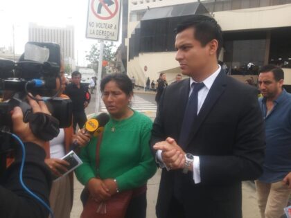 Elsa Torres, madre de la víctima. Aaron Aleman, abogado de la familia