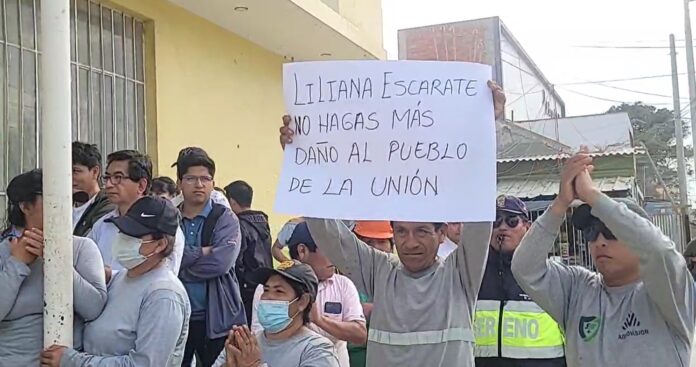 Trabajadores de La Unión protestan contra constante oposición a la entrega de credenciales a alcalde encargado