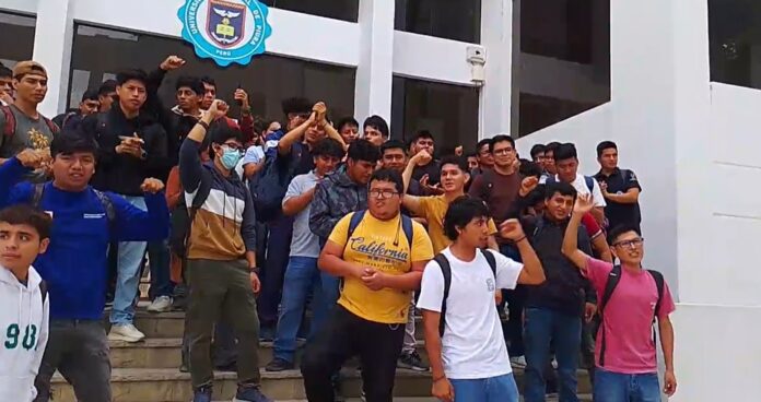UNP cancela compra de equipos de laboratorio y estudiantes protestan exigiendo la adquisición inmediata