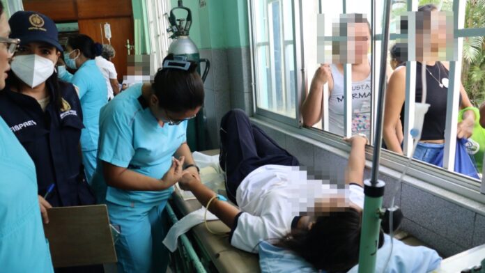 Alumnos son atendidos en C.S. Pachitea, tras intoxicación en colegio