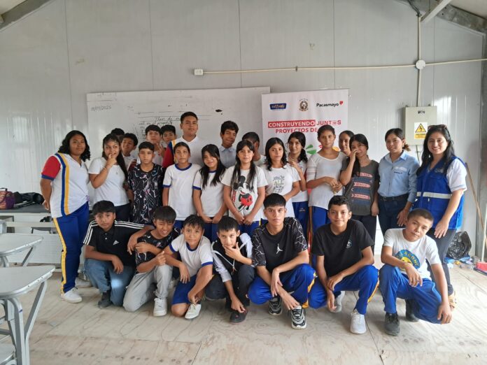 Estudiantes del I.E. 20138 de Veintiséis de Octubre