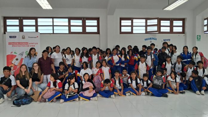 Estudiantes de la I.E. 20138 en el segundo día de la sesión