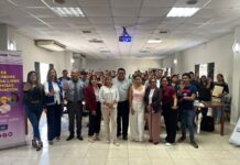 Participantes y autoridades al cierre de la jornada de capacitación, reafirmando su compromiso con una atención policial sensible al género y libre de violencia.
